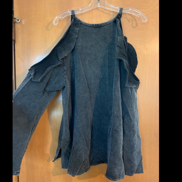 Umgee cold shoulder sweatshirt - Picture 4 of 5